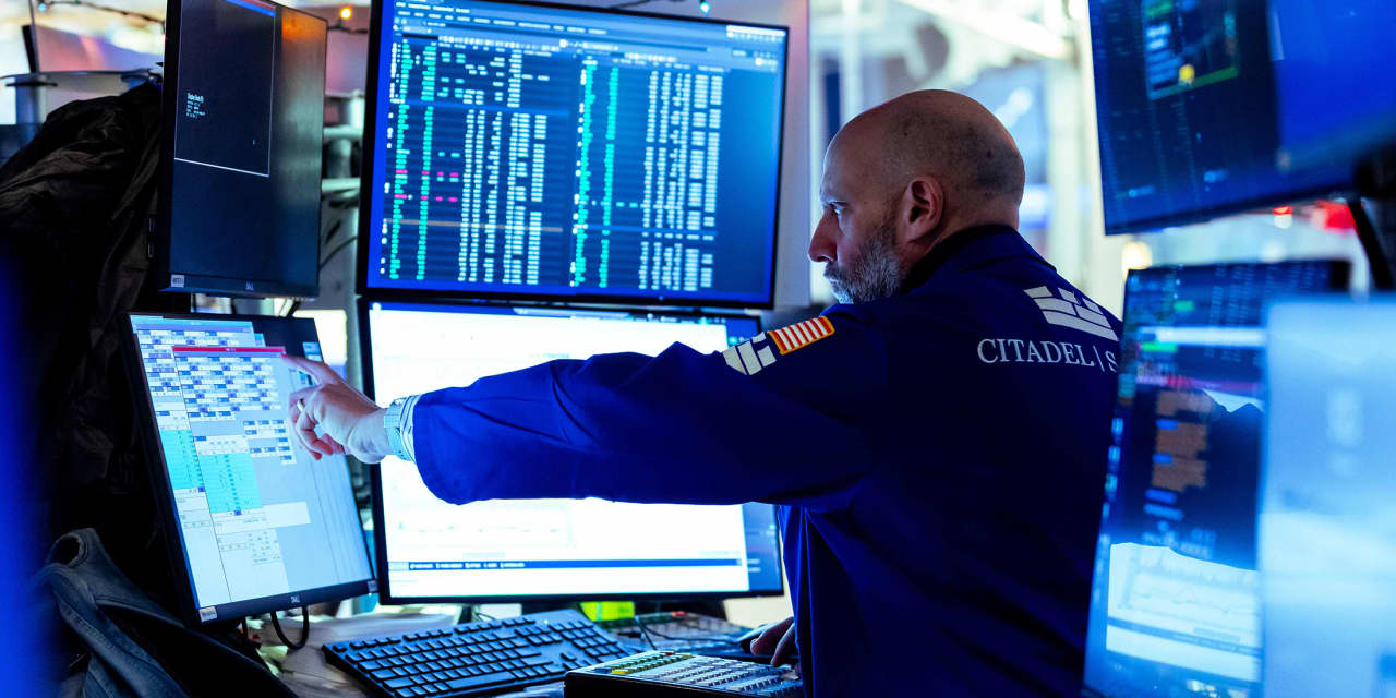 Stocks Face AI, Trade, and Geopolitical Challenges: Will Nvidia Ignite Growth?