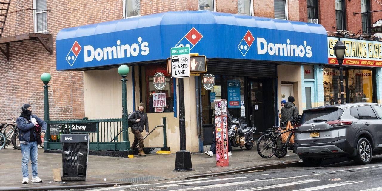 Buffett Reduces Tech Exposure as CEO Transition Begins