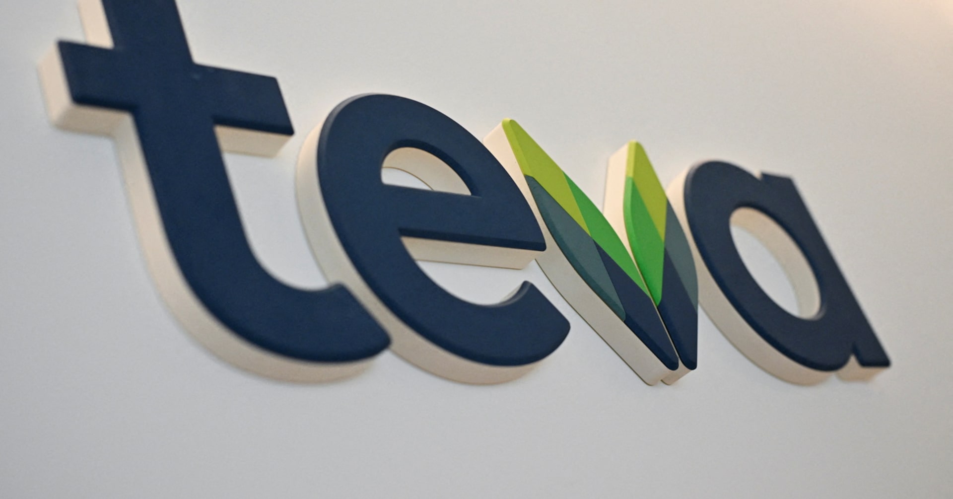 Corcept Faces Lawsuit Over Ignoring FDA Warnings, Stock Plummets 50%