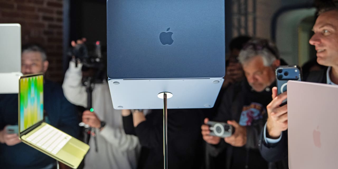 Apple's Stock Struggles in 2023: Analysts Predict a Brighter Future.