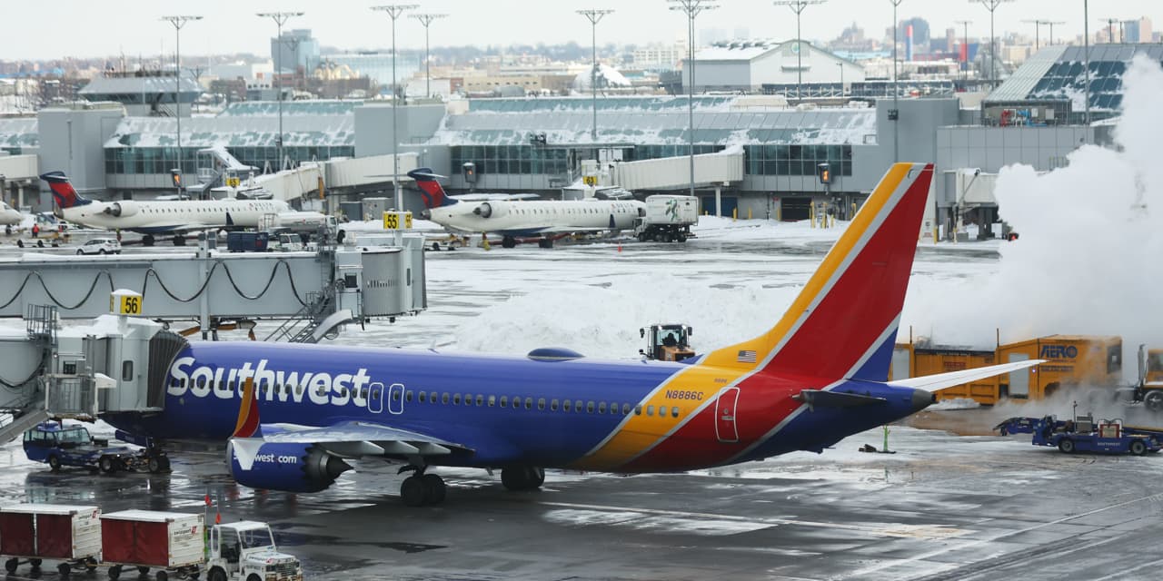 Southwest Airlines' Decision to Abandon Fuel Hedging Program Becomes Expensive Amid Rising Oil Prices