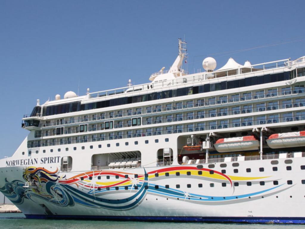 Norwegian Cruise Line Reports Q4 Earnings Decline