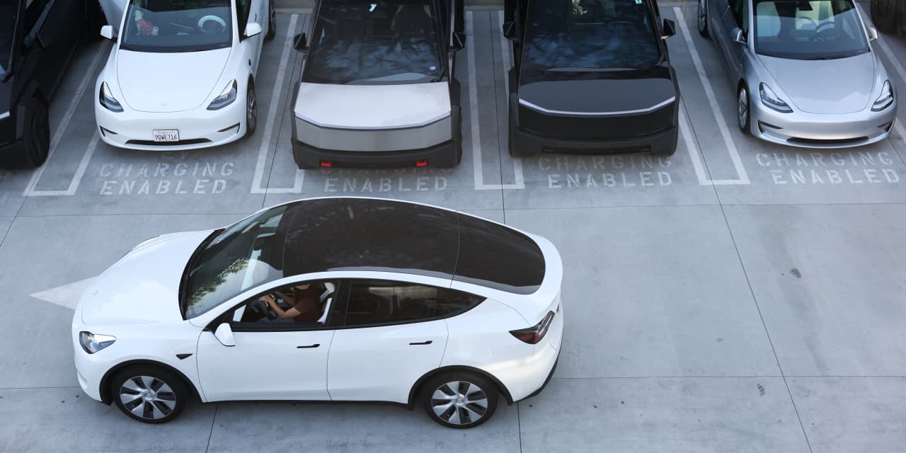 Tesla Shares Climb as Company Aims to Break 6-Week Decline.