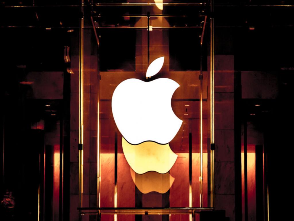 Intel Stock Rises 3.6% in Premarket Trading Following Report of Apple Discussing U.S. Chip Manufacturing with Company and Samsung