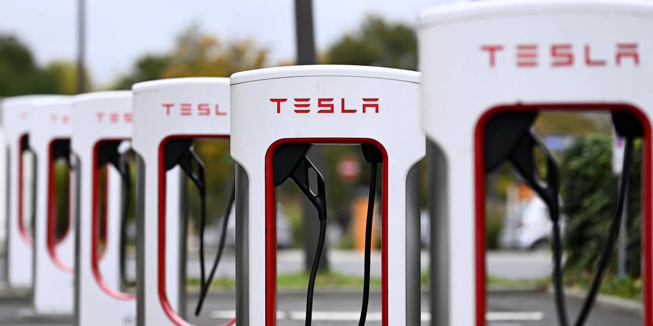 Elon Musk Launches Terafab Initiative: Implications for Tesla Shares and SpaceX.