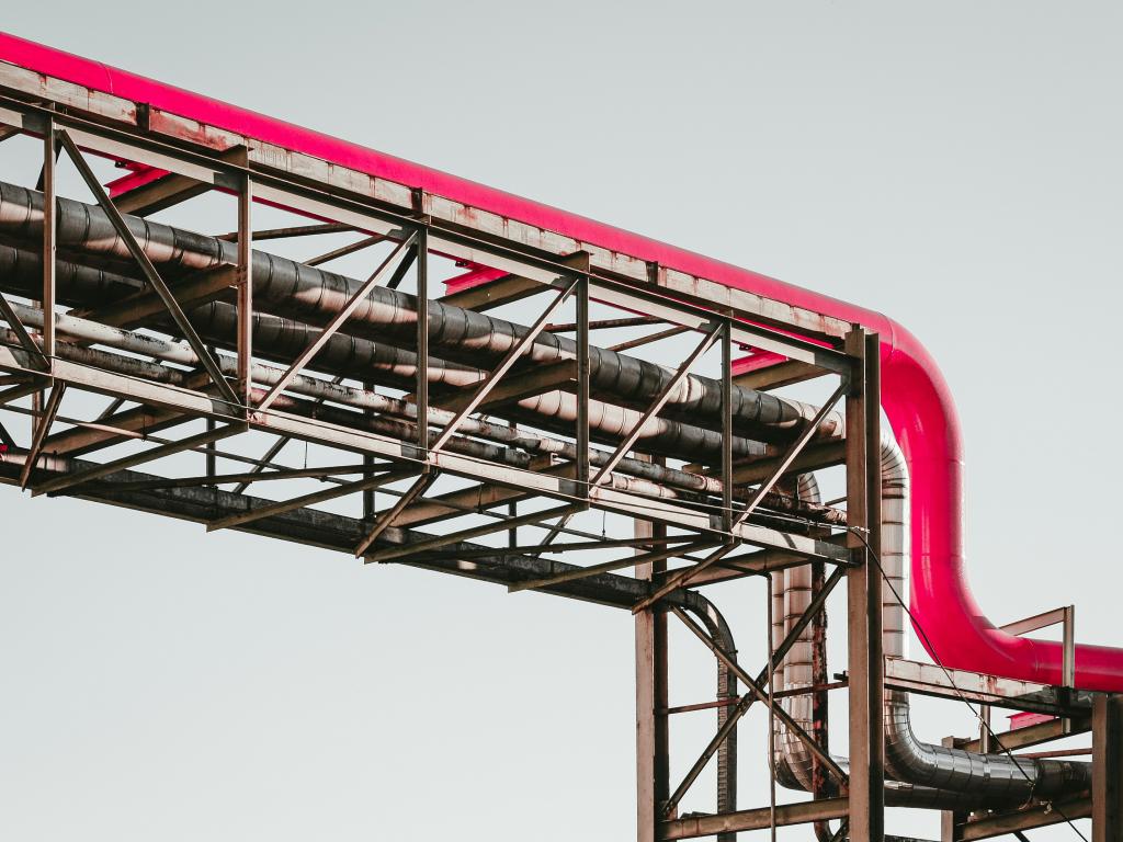 Delek US Q4 Earnings Exceed Expectations with Strong EPS