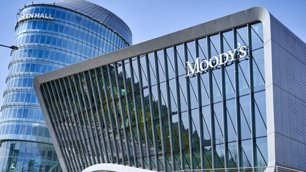 Moody's Chief Economist Warns of AI Over-Investment and Rising Debt, Cautioning Potential Risks to Credit Markets Beyond Investors