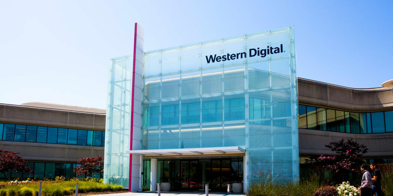 Rising Memory Chip Prices Challenge Tech Industry Profitability