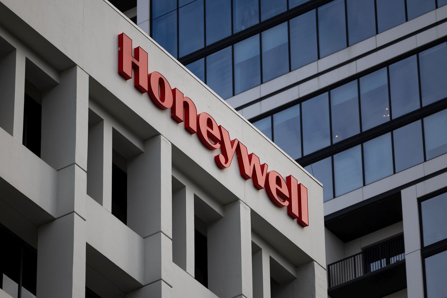 Honeywell Reaffirms 2026 Financial Outlook Ahead of Aerospace Spin-Off