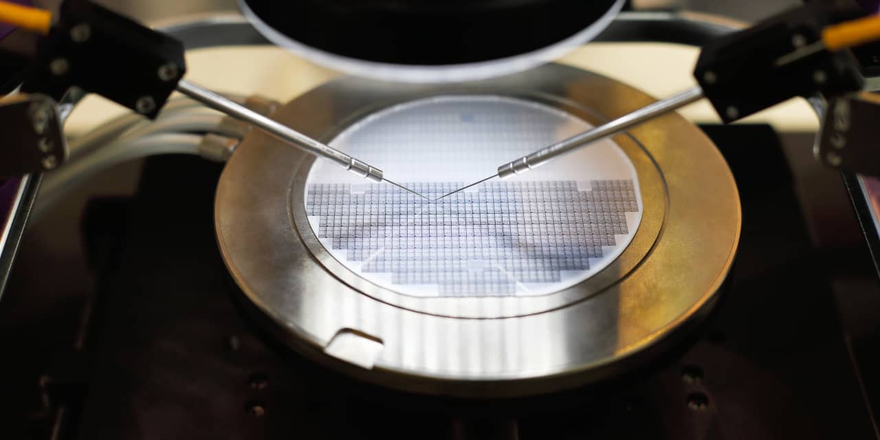 Applied Materials and EssilorLuxottica Forge Long-Term Partnership