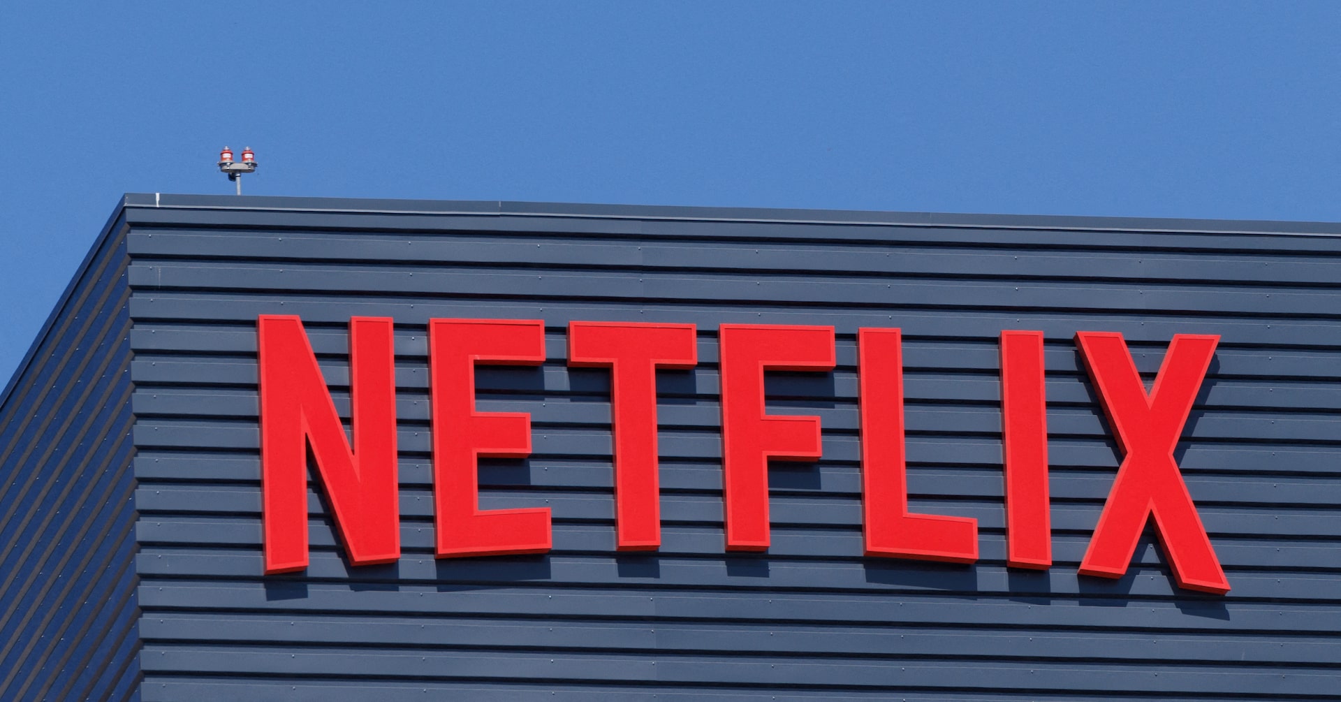 Netflix Shares Surge 14% After Abandoning Warner Bros. Acquisition