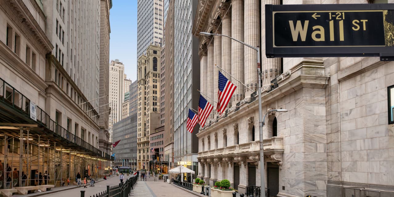 Get ready for another mutual fund with a hedge-fund-style strategy