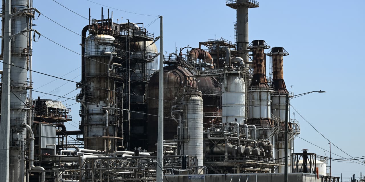 Lyondell Shares Decline: Reasons Behind the Chemical Rally Losing Momentum.