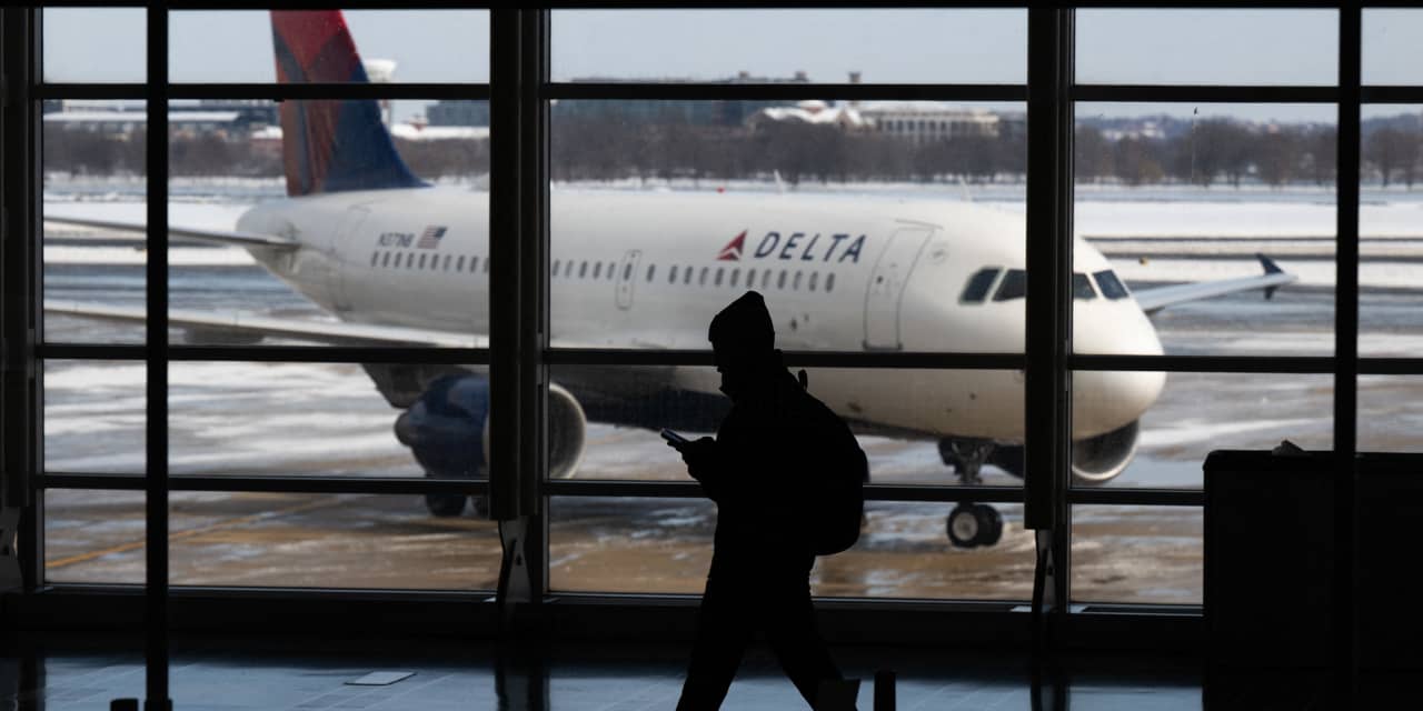 How Delta Stock Can Soar Despite Rising Oil Prices and TSA Challenges