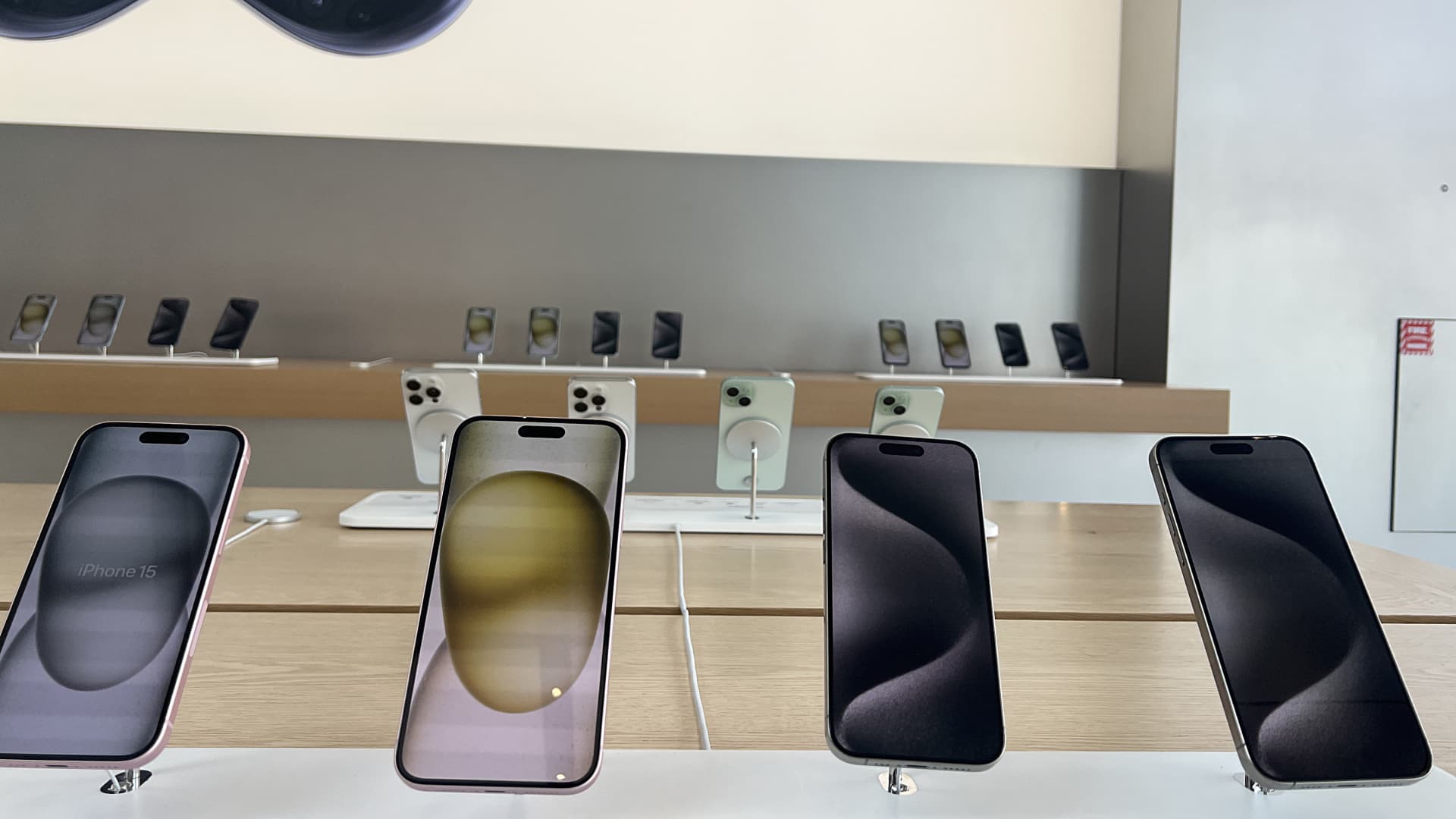 Broadcom CEO Projects AI Chip Revenue Exceeding $100 Billion