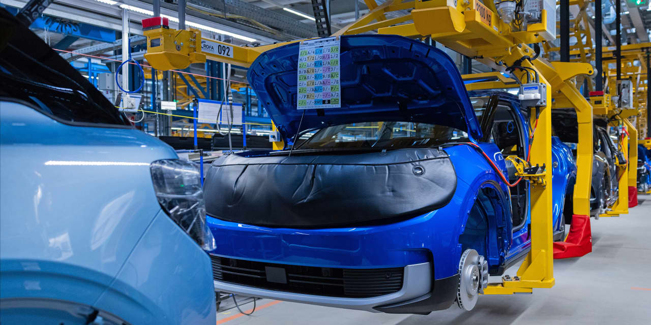 SURFACE TRANSFORMS PLC: CONTRACT LOSS WITH GM SIGNIFICANTLY AFFECTS COMPANY'S TRADING CAPACITY