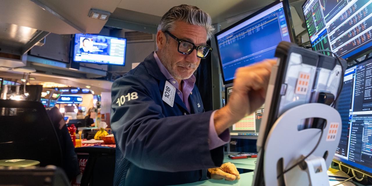 U.S. Futures and Global Markets Show Mixed Results; Pound Declines Following U.K. Inflation Report