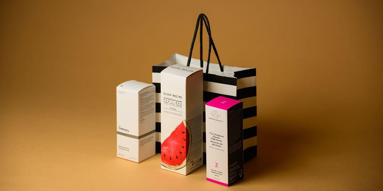 Estée Lauder Raises Annual Profit Forecast Amid Job Cuts
