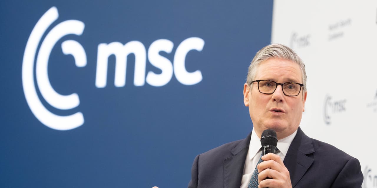 Bond Yields and Stocks Offer a Smart Strategy as U.K. PM Starmer Struggles to Stay Afloat