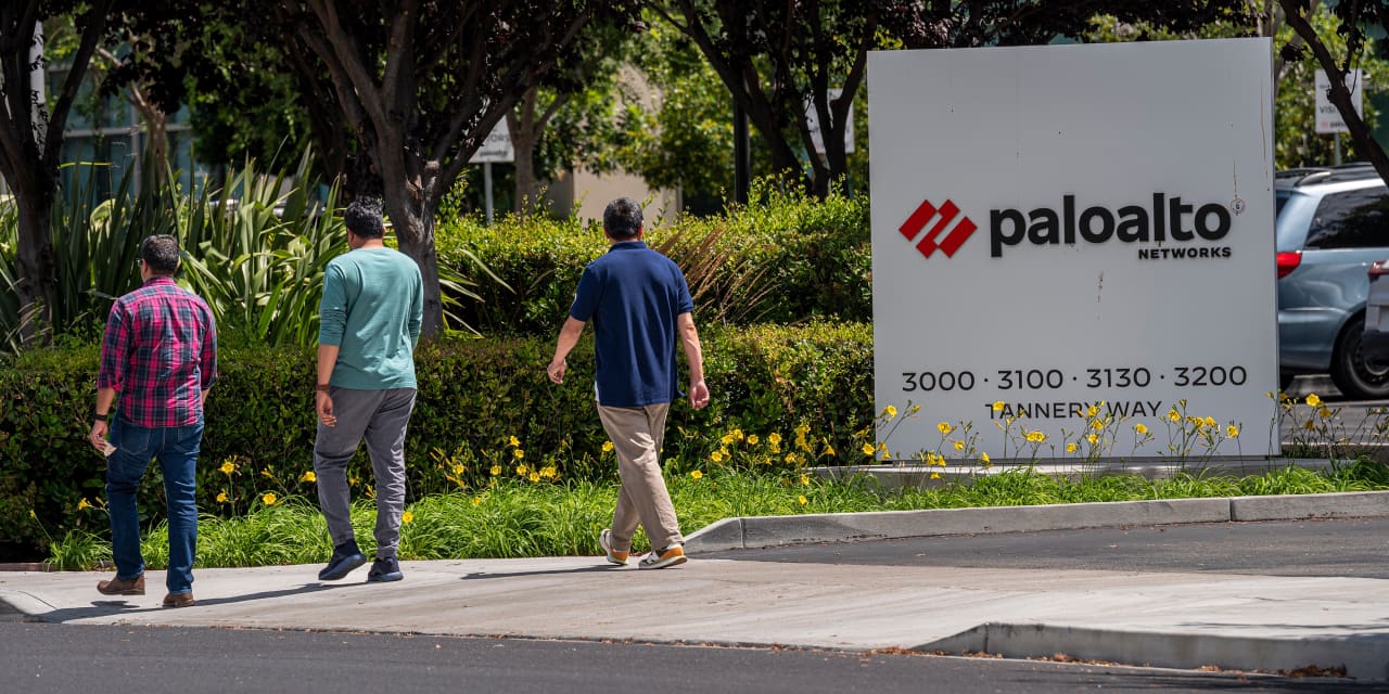 Tech Giants Decline: 3 Stocks Indicating a Potential Rebound.