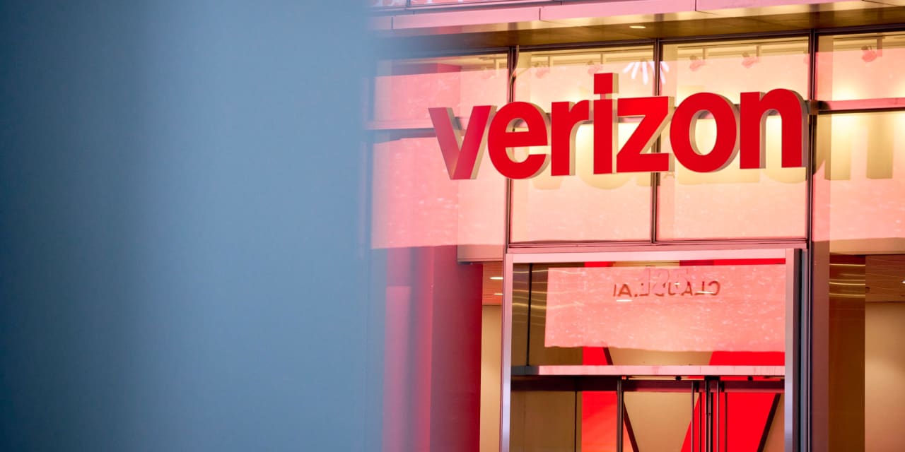 These Companies Offer 5% Dividend Yields and Are Increasing Them as Well