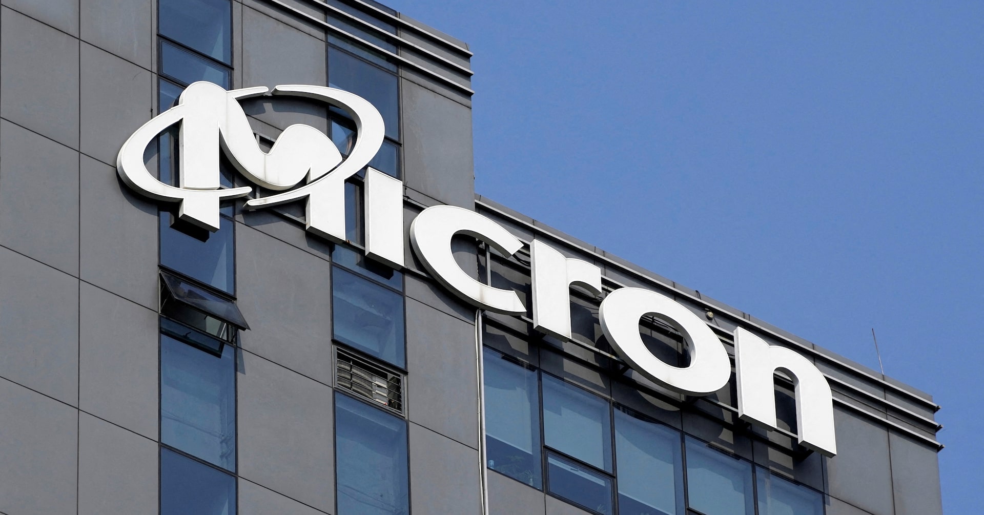 Broadcom Exceeds Expectations, Driven by AI Growth