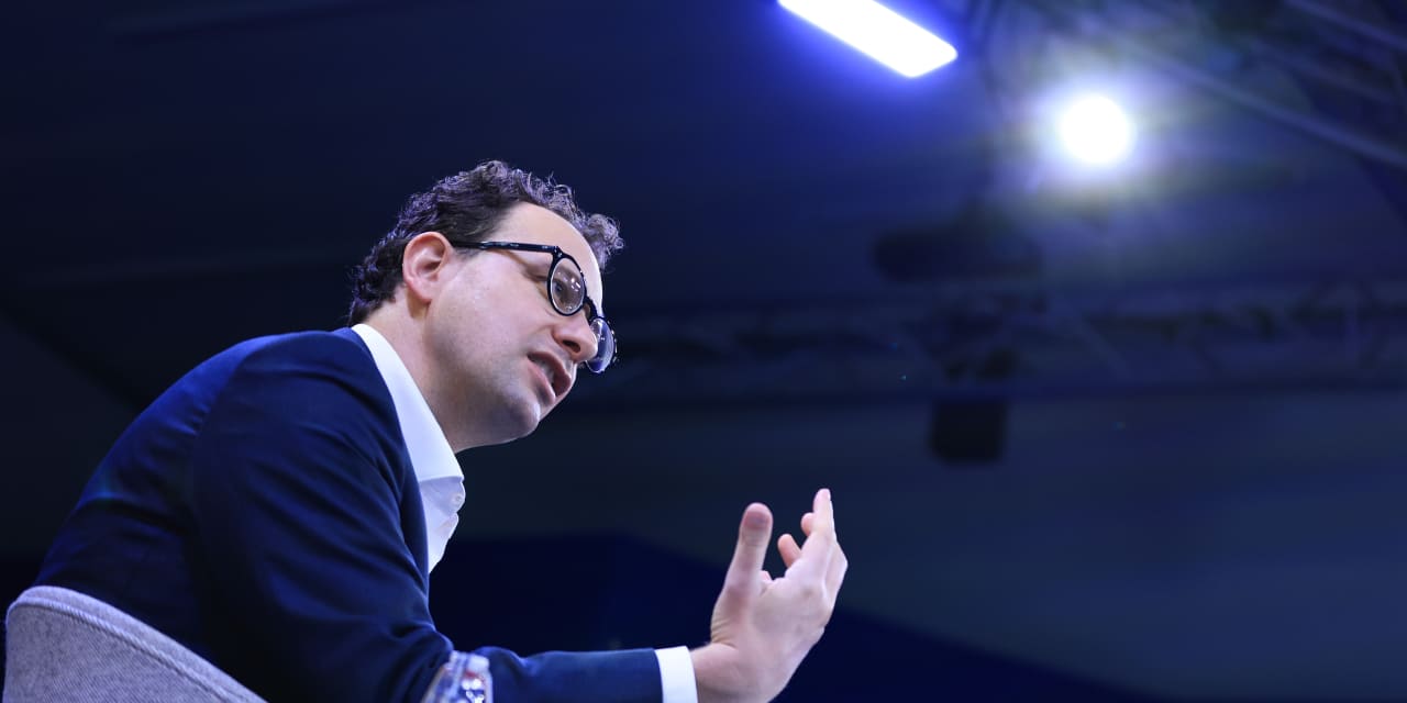 Anthropic's Valuation Reaches $380 Billion as AI Thrives Amid Software Struggles