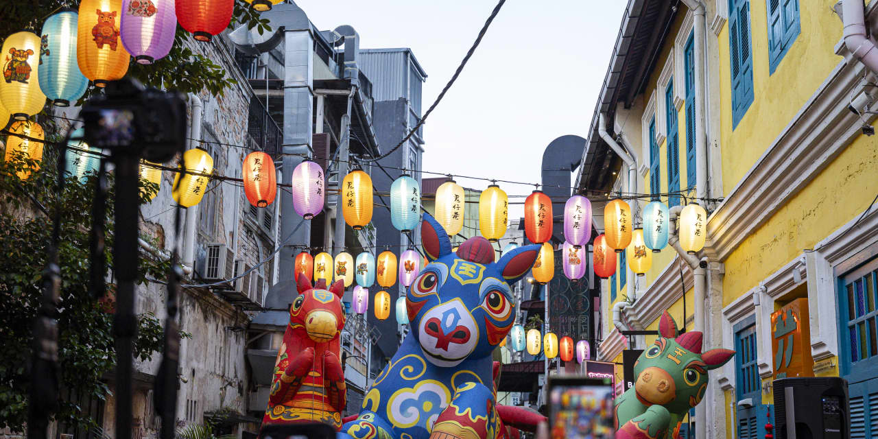 Alibaba Shares Experience Fluctuations Post China's Lunar New Year: What to Expect Next.