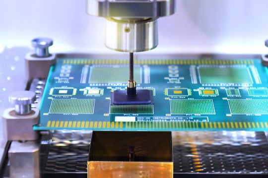 ASML Shares Rise 5.2% Following Oracle's Strong Earnings Report