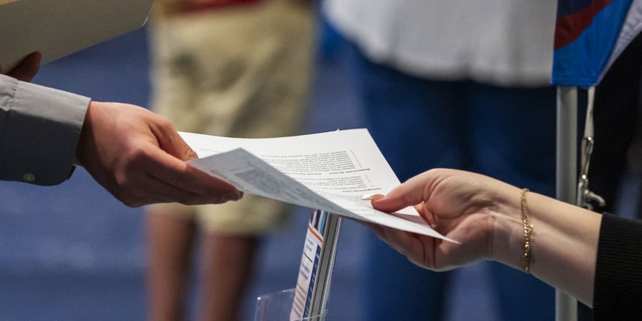 FACTSET - JOSHUA B. WARREN NAMED NEW CFO, REPLACING HELEN SHAN