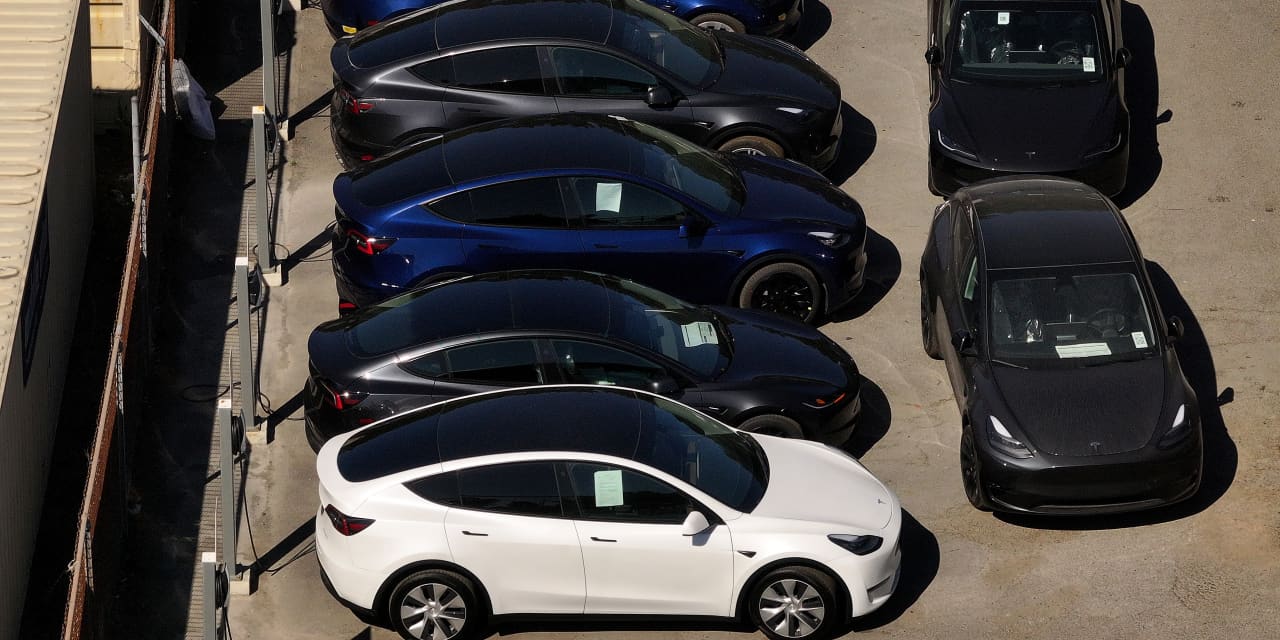 Tesla Stock Approaches $500 Mark as Year Ends: What Could Propel It Forward?