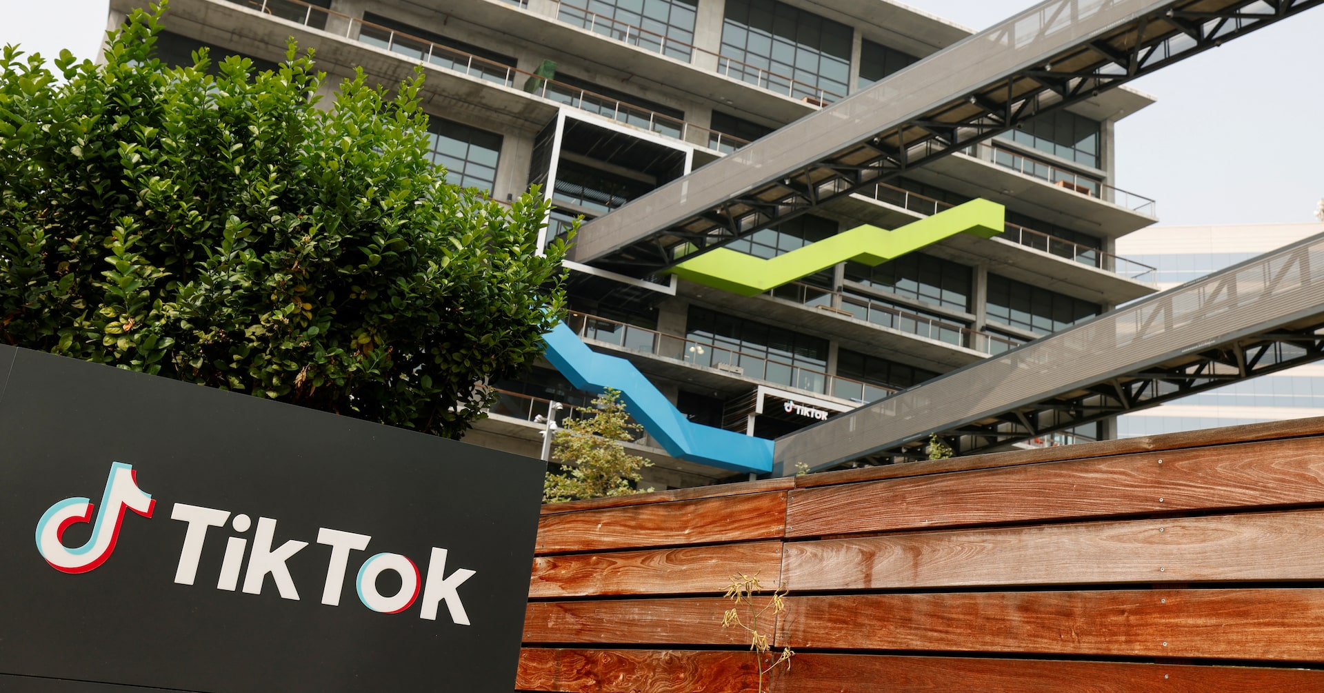 META STOCKS CONTINUE TO DECLINE, CURRENTLY DOWN 5.4%