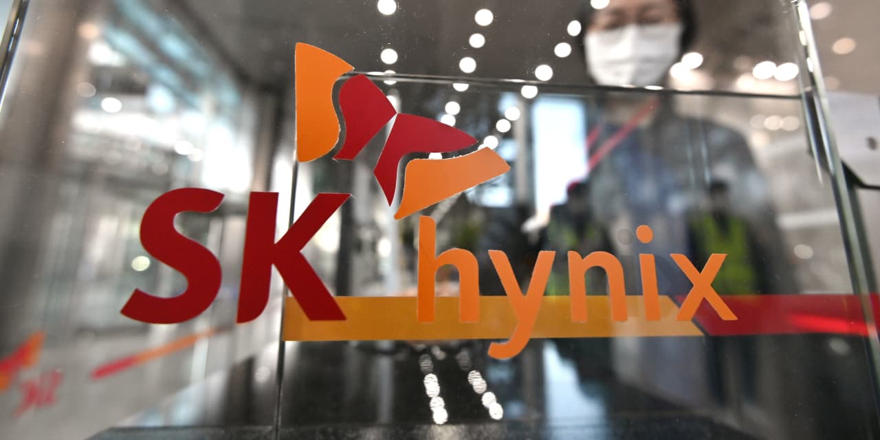 SK Hynix to Make Major Investment; Here's Why Micron's Stock Is Falling.