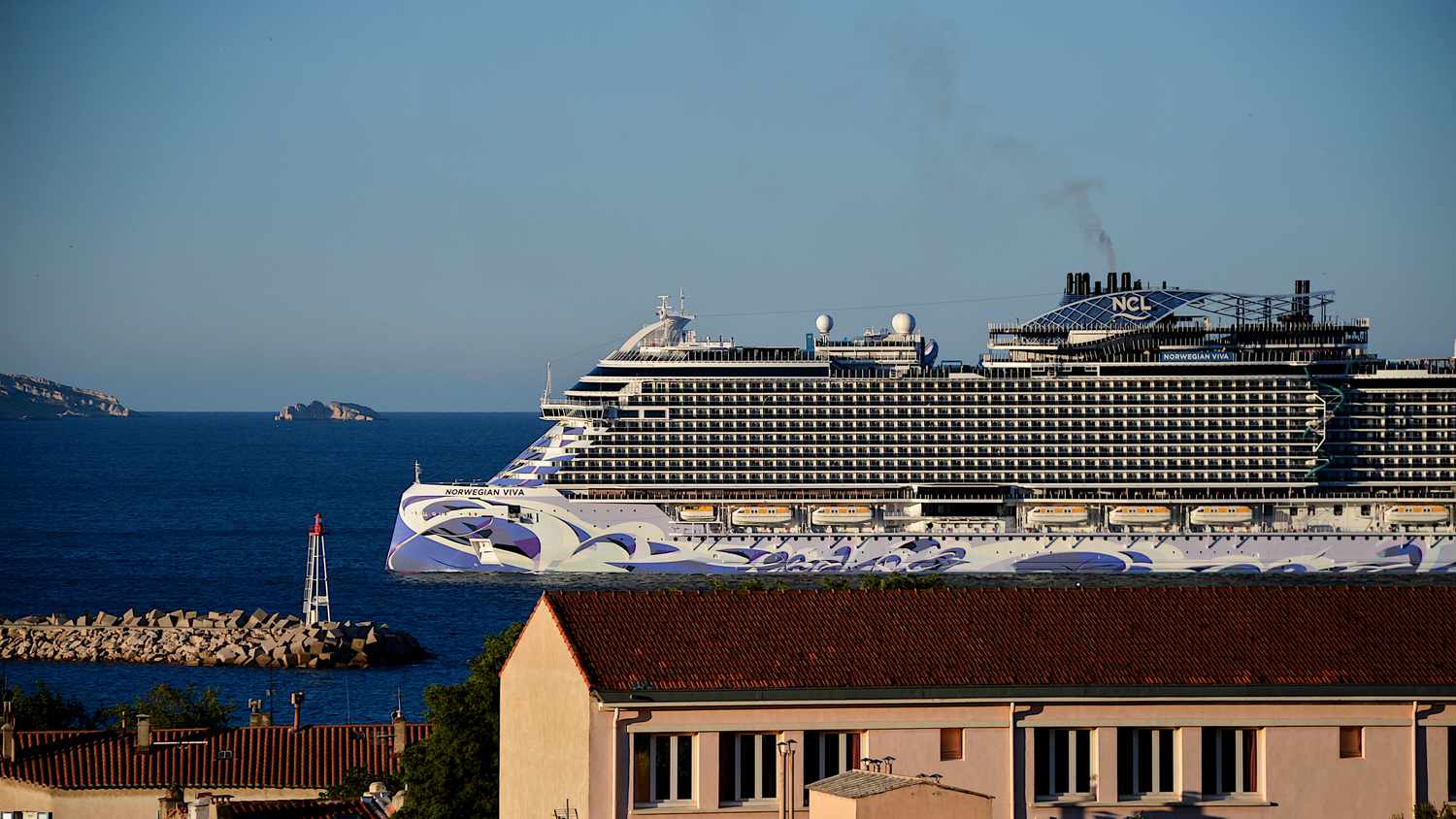 Norwegian Cruise Line Stock Rises Amid Market Trends