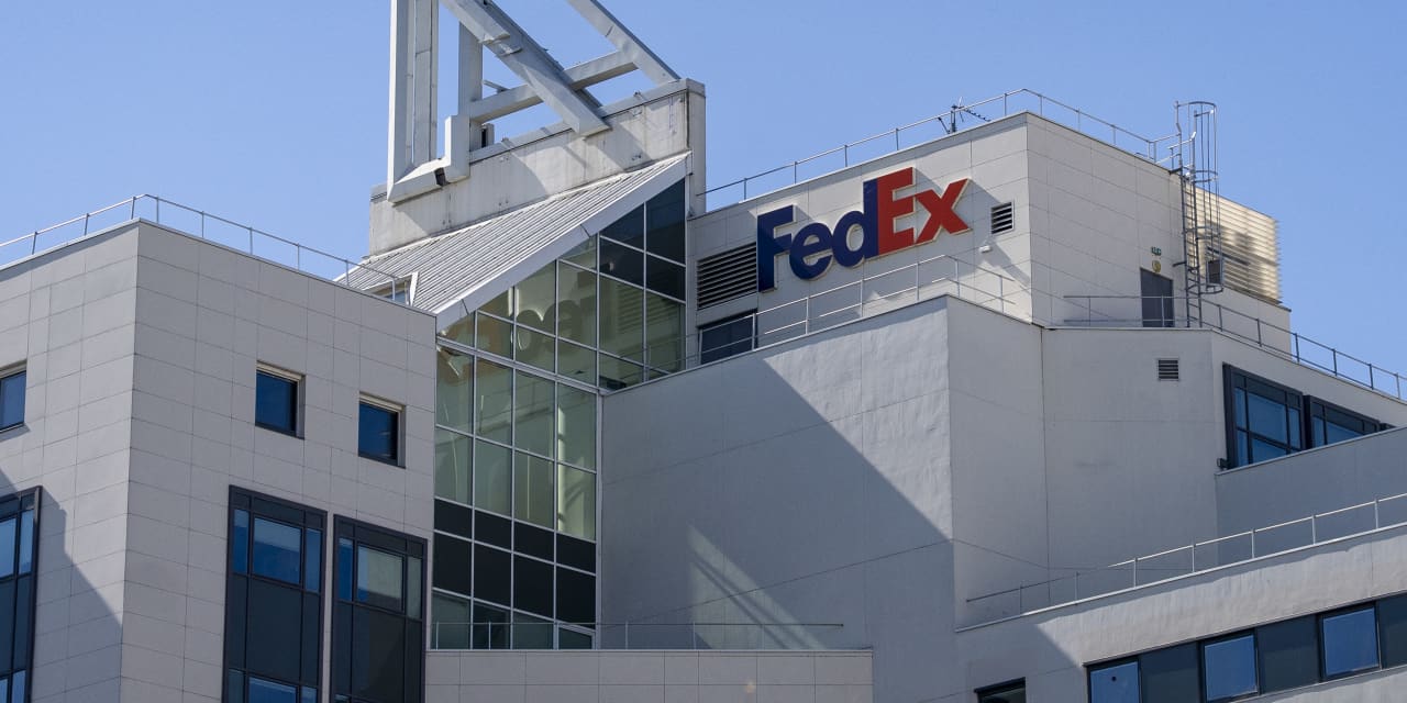 FedEx Freight Targets 12% Growth: A Comparison with the Industry Leader.