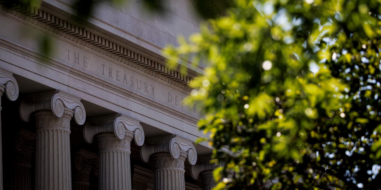 How to Avoid Getting Squeezed by Falling Short Rates and Rising Treasury Yields