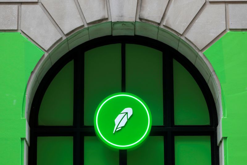 Robinhood Shares Climb as Fintech Expands Beyond Cryptocurrency with $695 Premium Card for Luxury Consumers