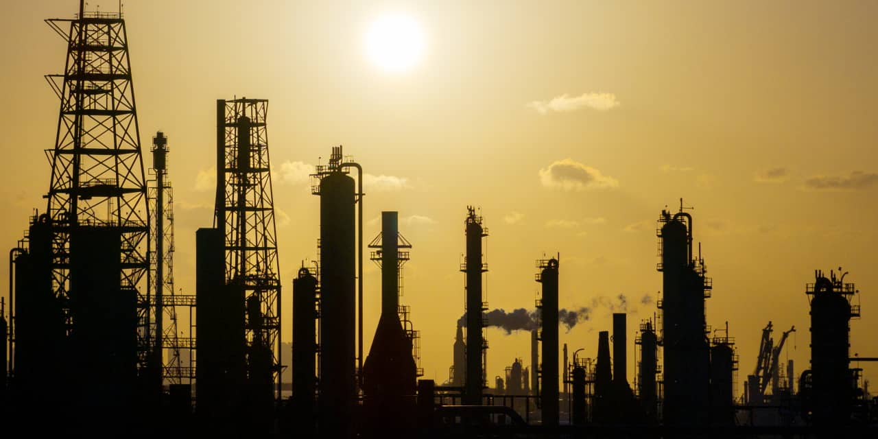 Kosmos Energy Shares Drop 20%: Reasons Behind the Oil Producer's Struggle Despite Rising Crude Prices.