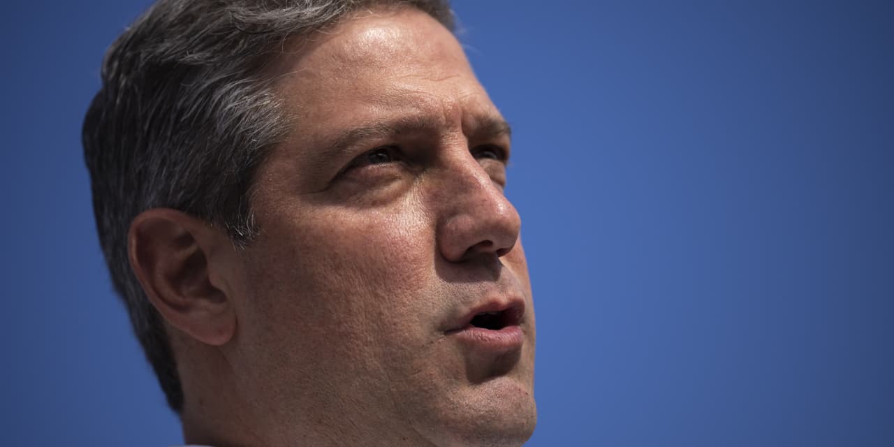 Cryptocurrency Market Pullback Amid Uncertainty Over Bottoms