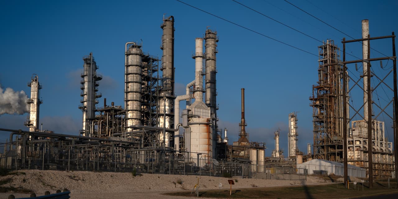 Analyst Suggests Higher Oil Prices May Lead to Increased Social Security Payments