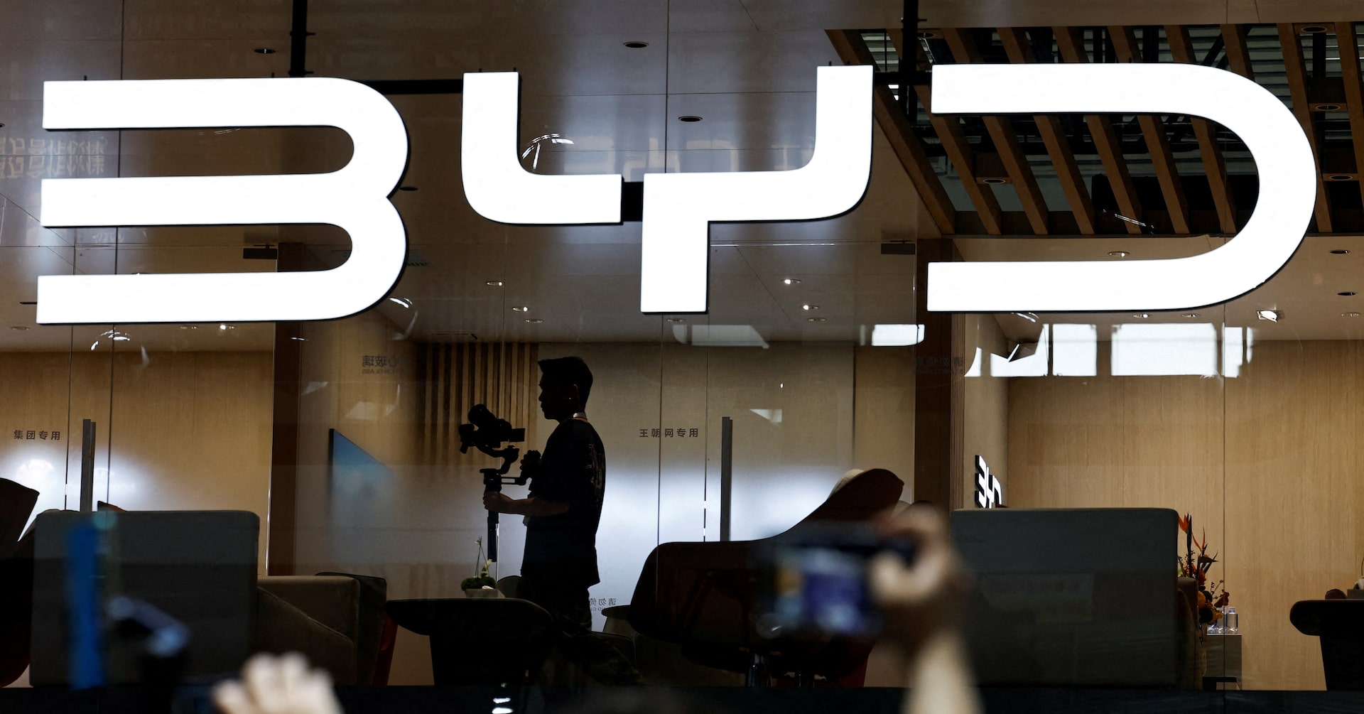 GM: Piper Sandler Lowers Target Price to $102 from $105