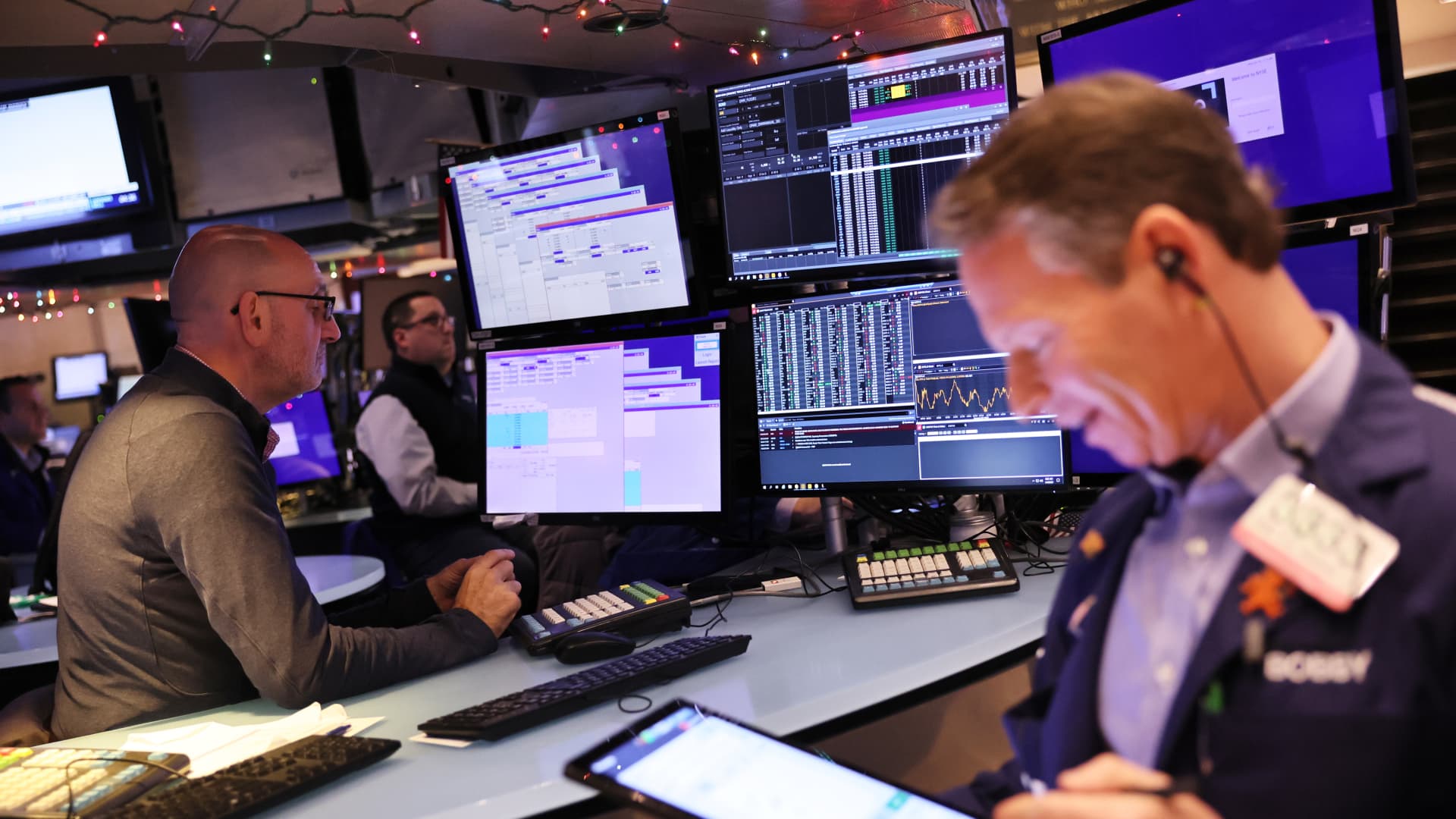 Corning Secures Multi-Billion Dollar Deal with Amazon to Boost AI Infrastructure
