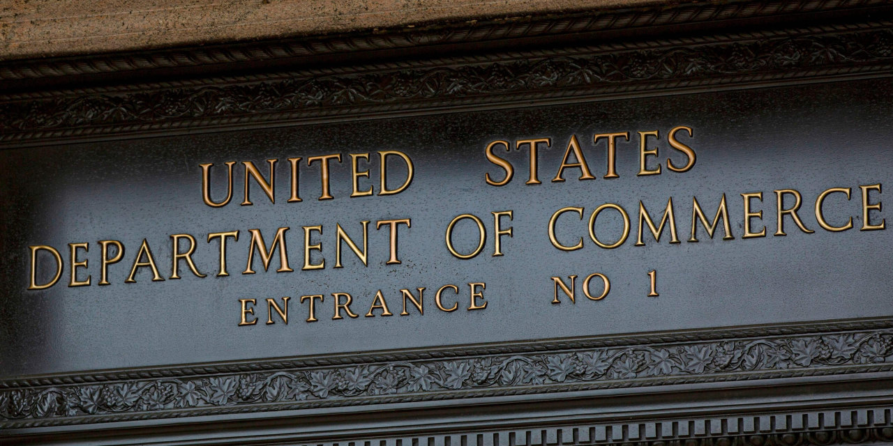 Battery-Material Producer Shares Rise as U.S. Set to Tariff Chinese Graphite