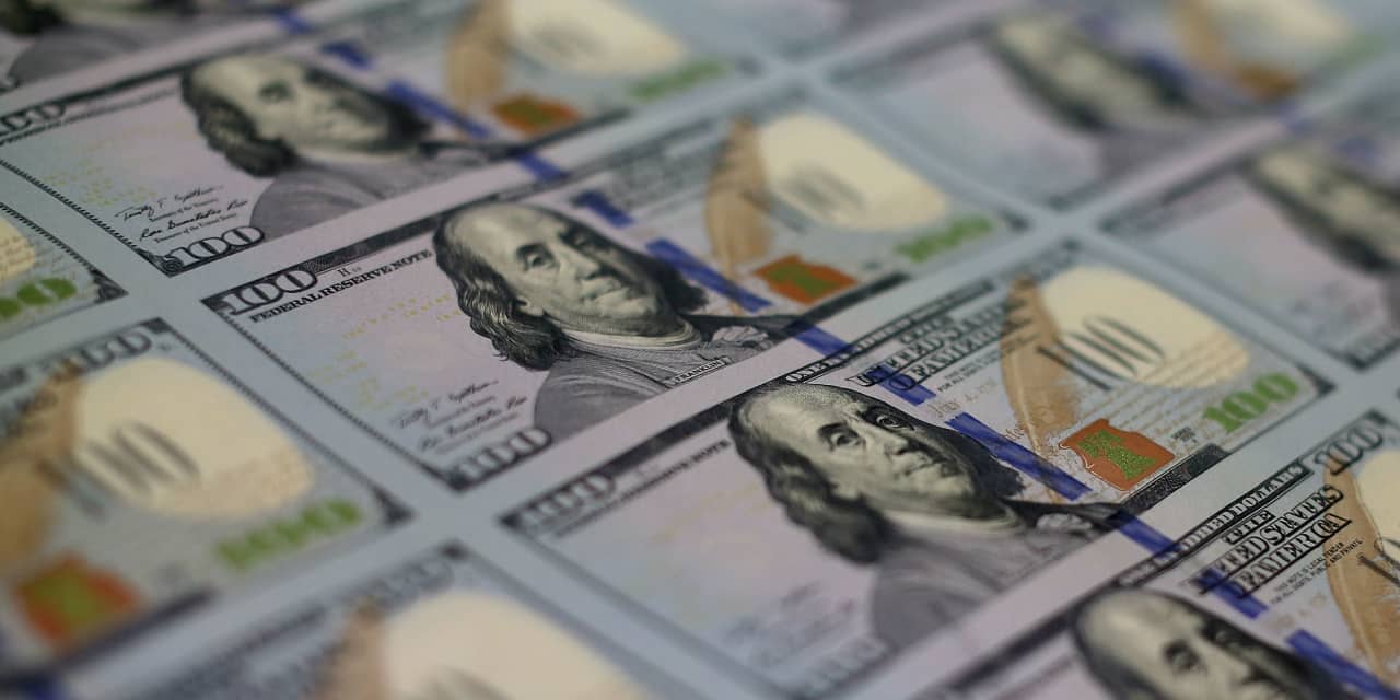 Oil Price Surge Triggers Treasury Yield Fluctuations