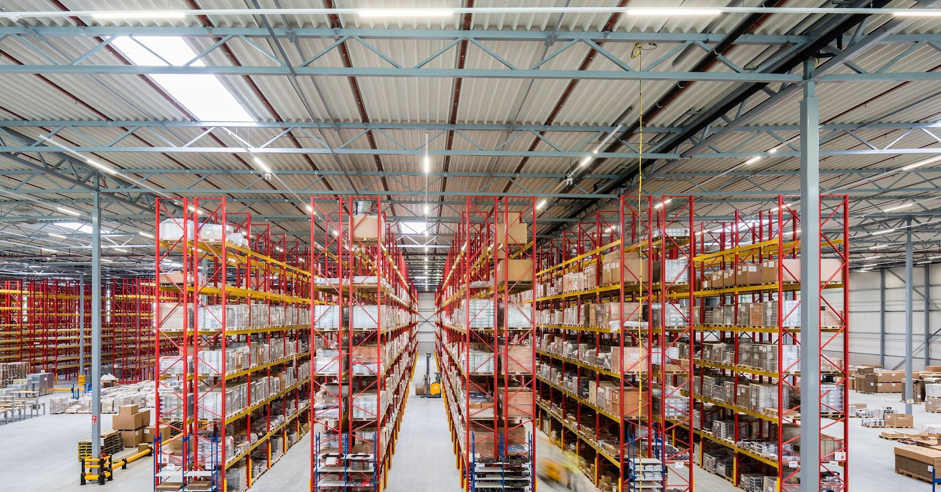 Comparison of AI Strategies by Home Depot and Lowe's