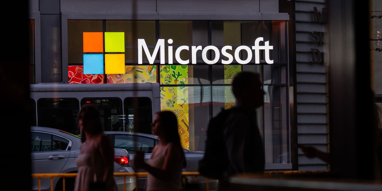 Software Stocks Have Taken a Hit, and This Chart Indicates It's Not the Right Moment to Invest.