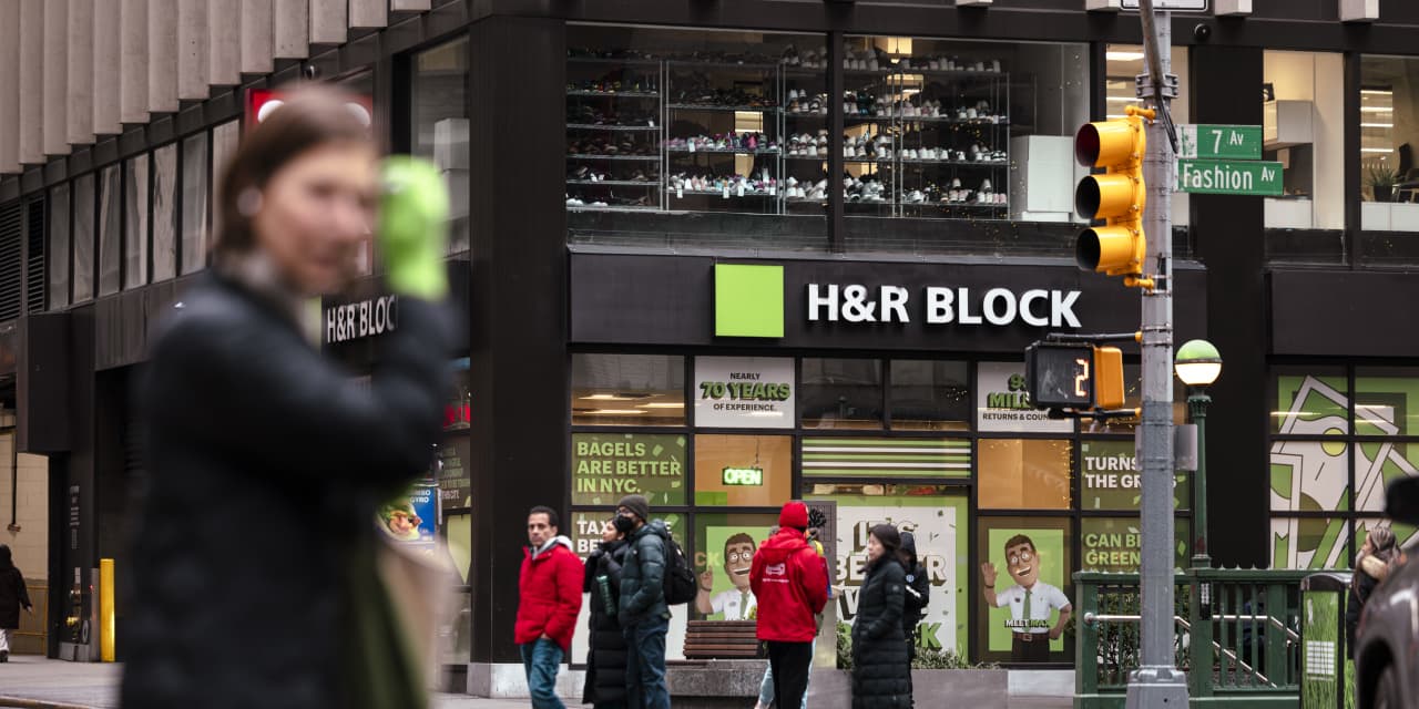 H&R Block Offers 5% Return: How Its Stock Could Withstand AI and IRS Challenges.