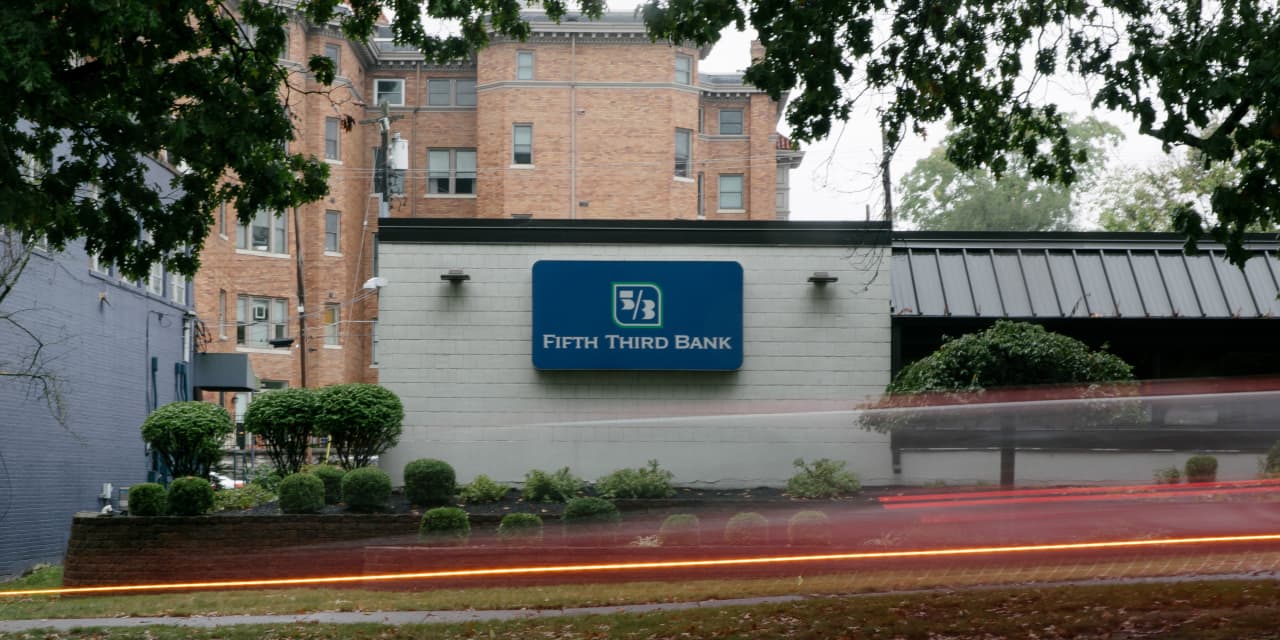 Bank Stocks Approach Record Highs: Key Factors for Breaking Through