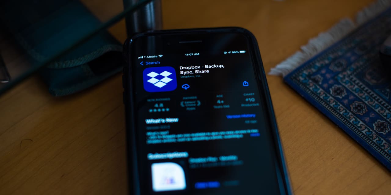 Microsoft Stock Resilient Amid AI Concerns Leading to Downgrades for Dropbox and 8 Others