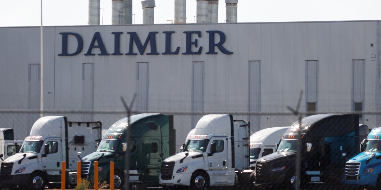 Daimler Truck Reports Decline in Adjusted Earnings and Revenue Due to Tough North American Market Conditions